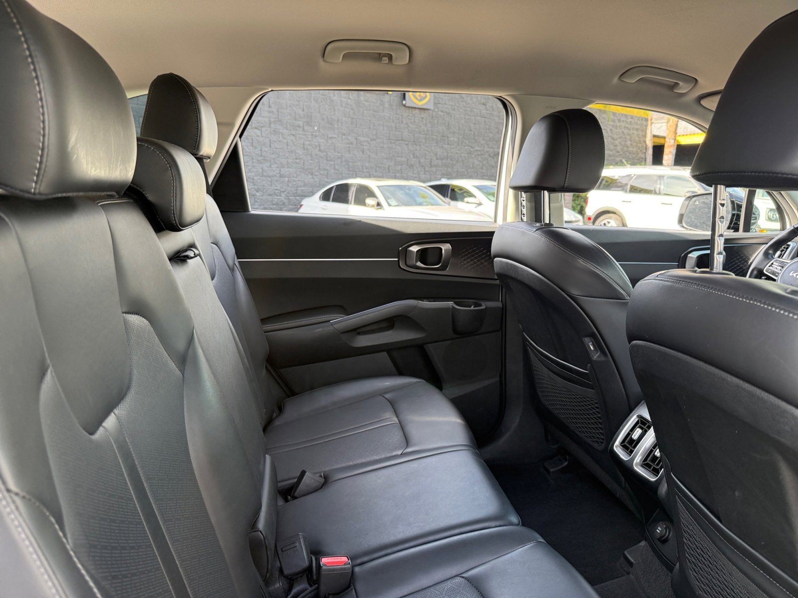 Used 2023 Kia Sorento S image 19