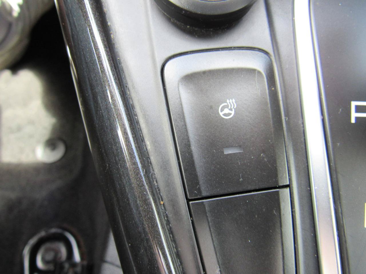 Used 2017 Ford Focus Titanium FWD image 25