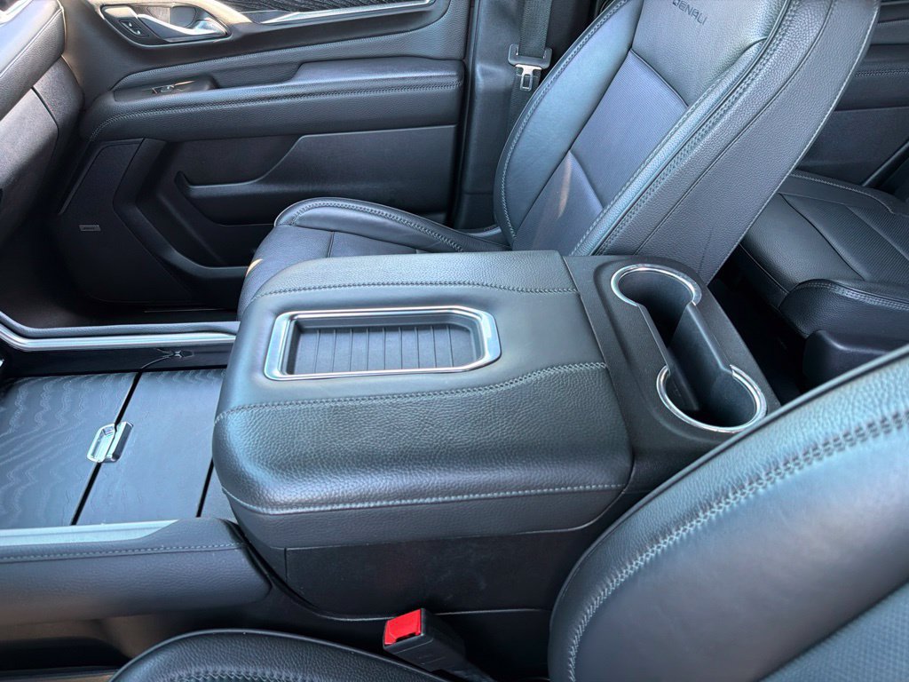 Used 2023 GMC Yukon Denali AWD/4WD image 13
