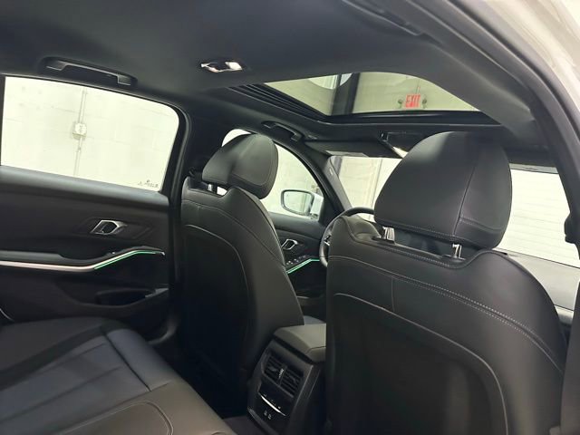 Used 2025 BMW 330i xDrive Sedan w/ Premium Package image 37