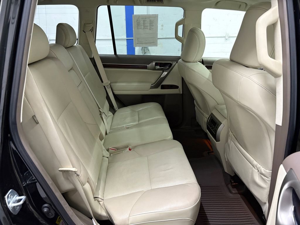 Used 2019 Lexus GX 460 Premium w/ Premium Package image 16