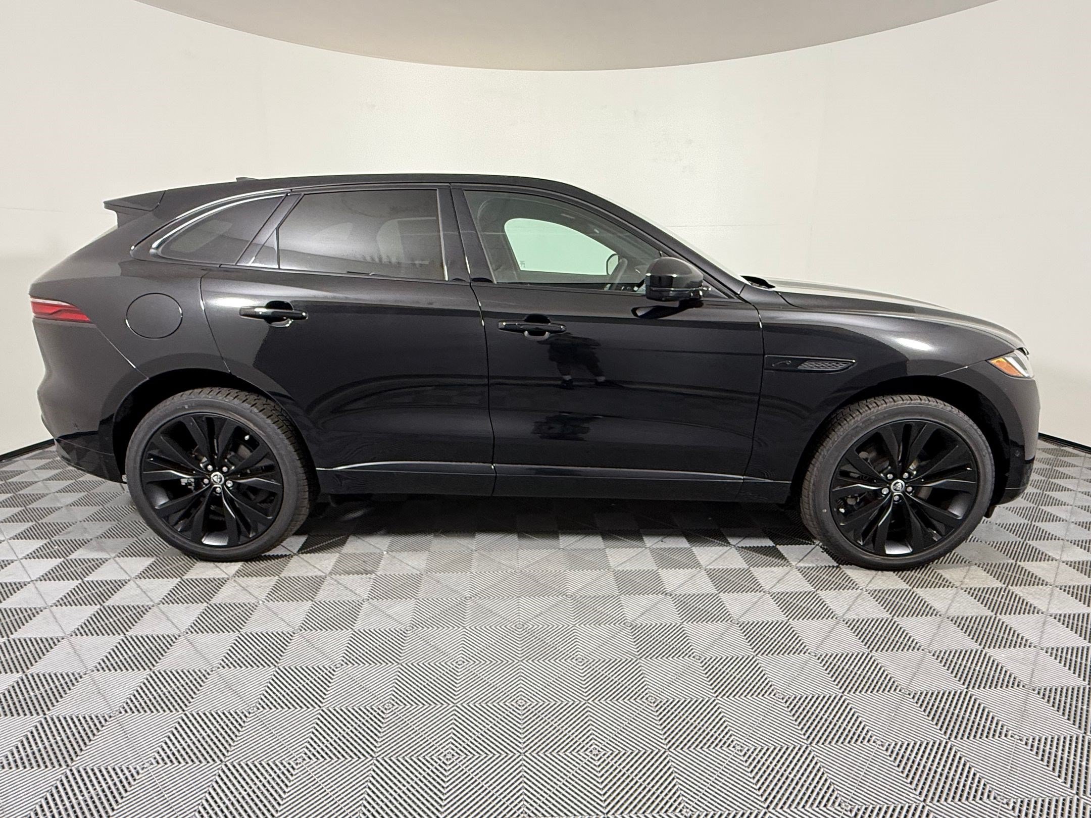 New 2026 Jaguar F-PACE R-Dynamic S AWD/4WD image 8