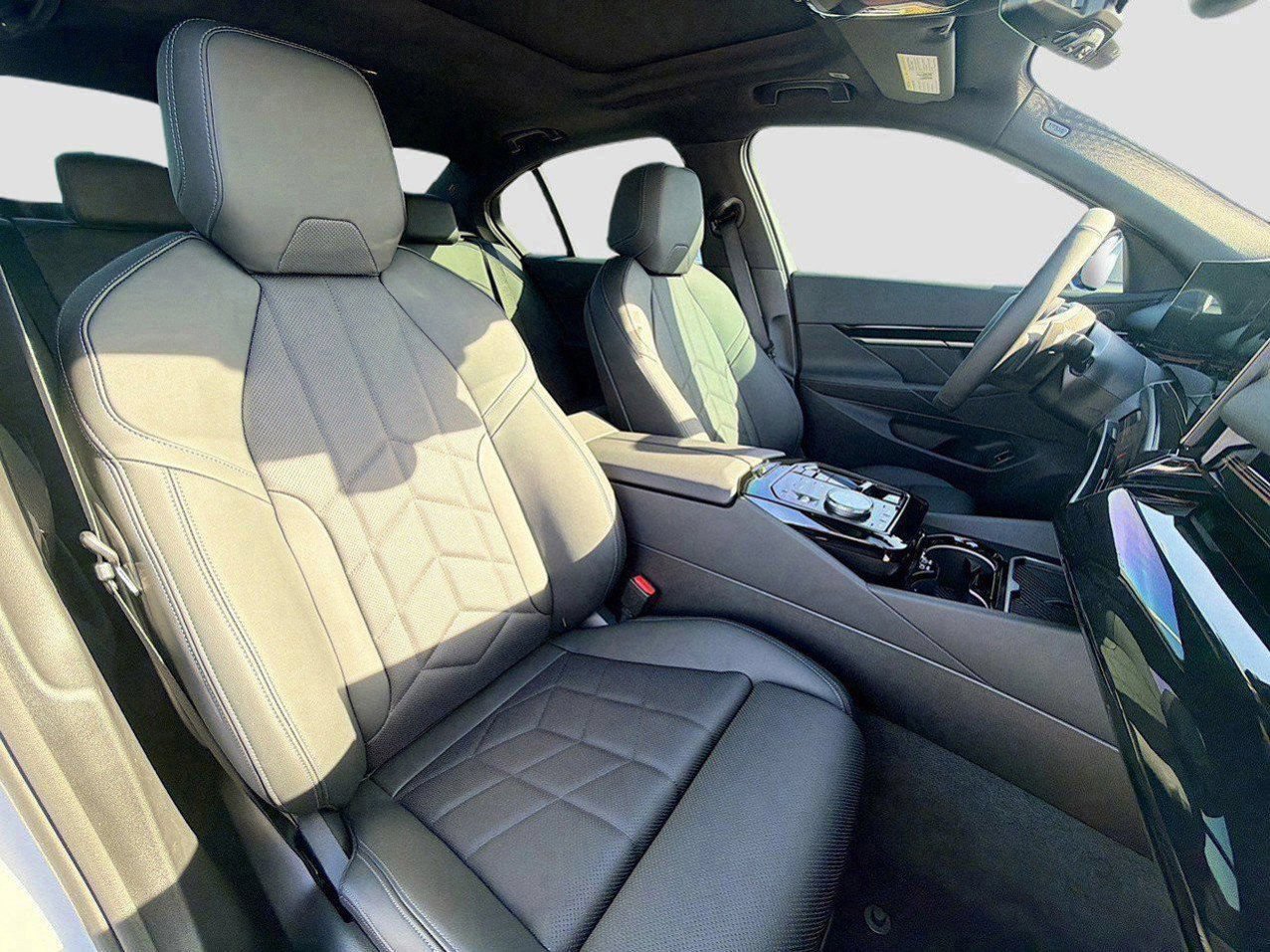 New 2026 BMW 530i xDrive w/ Premium Package AWD/4WD image 16