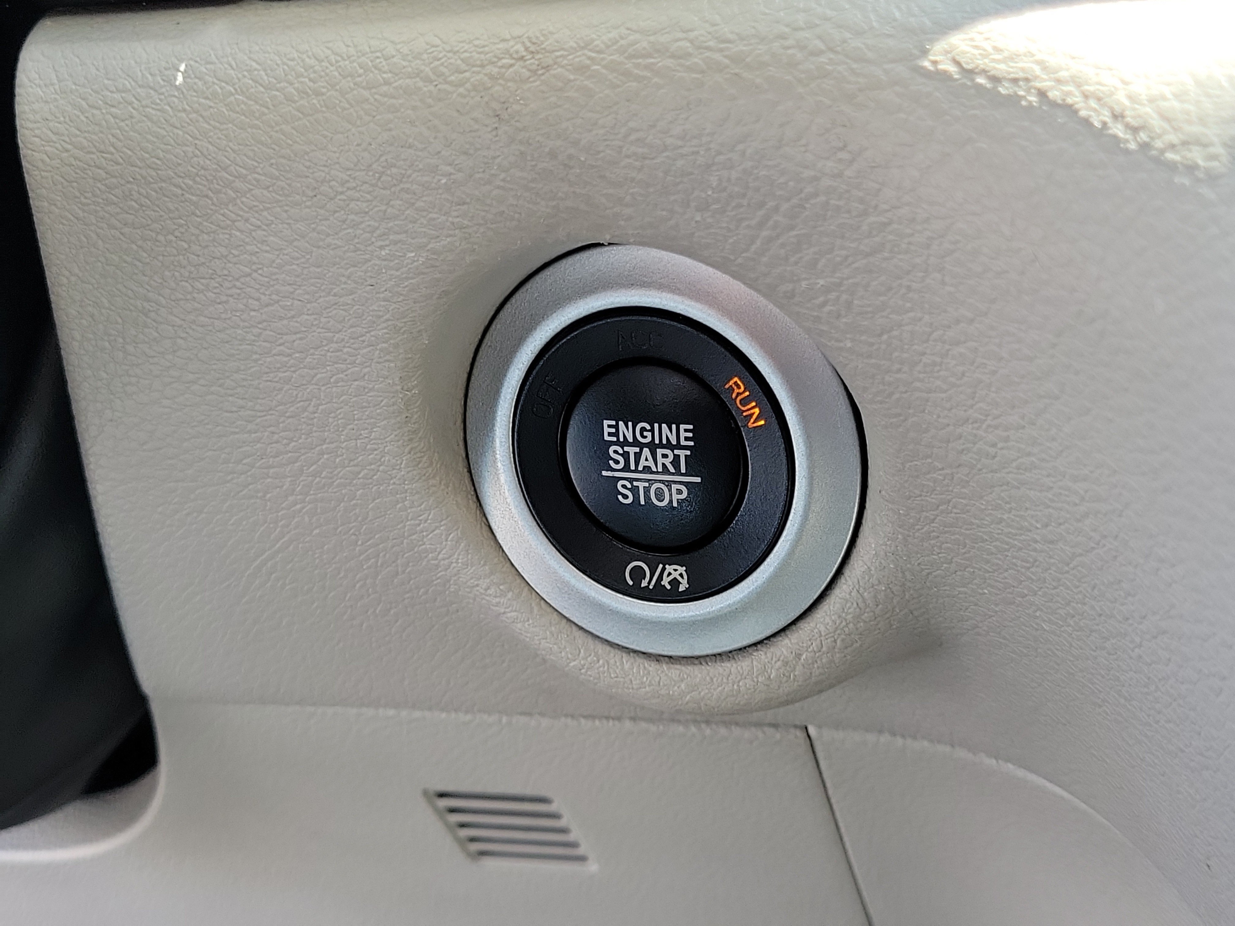 Used 2022 Chrysler Pacifica Touring-L FWD image 28