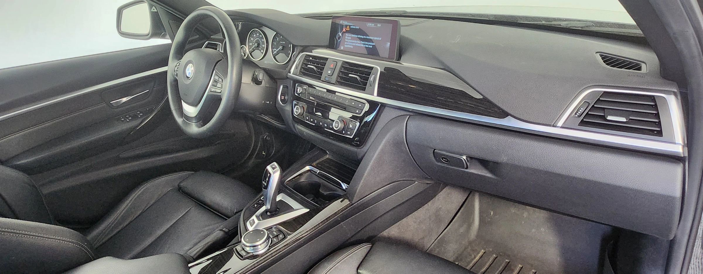 Used 2016 BMW 330e image 21