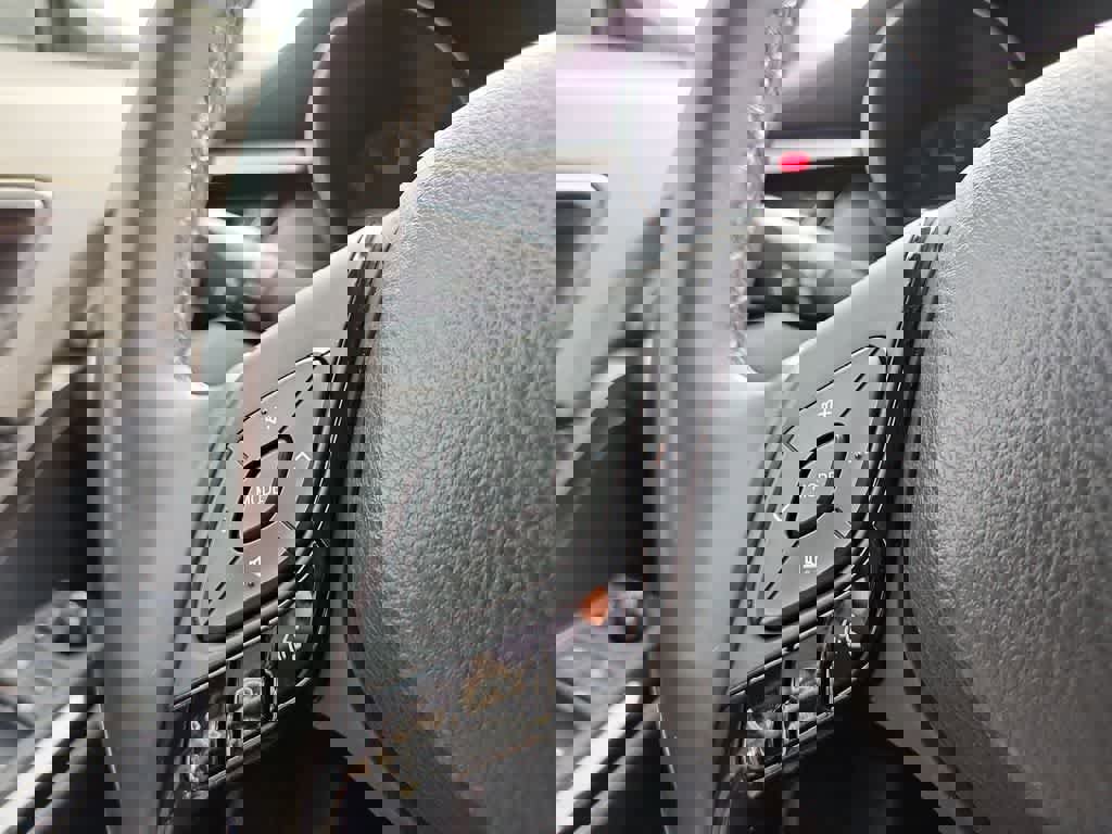 Used 2019 Toyota C-HR XLE image 29