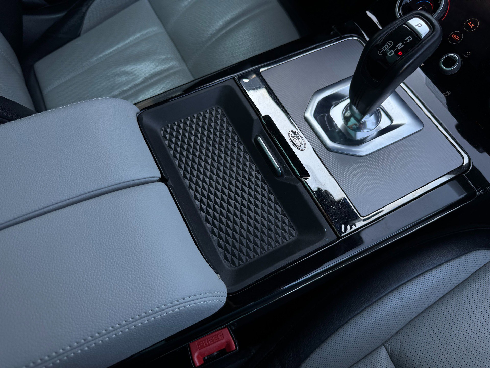 Used 2020 Land Rover Range Rover Evoque R-Dynamic SE image 33