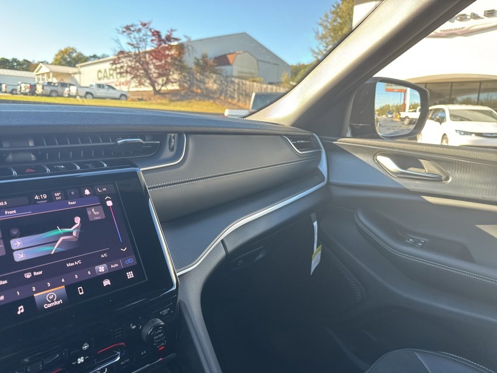 New 2025 Jeep Grand Cherokee L Altitude image 43