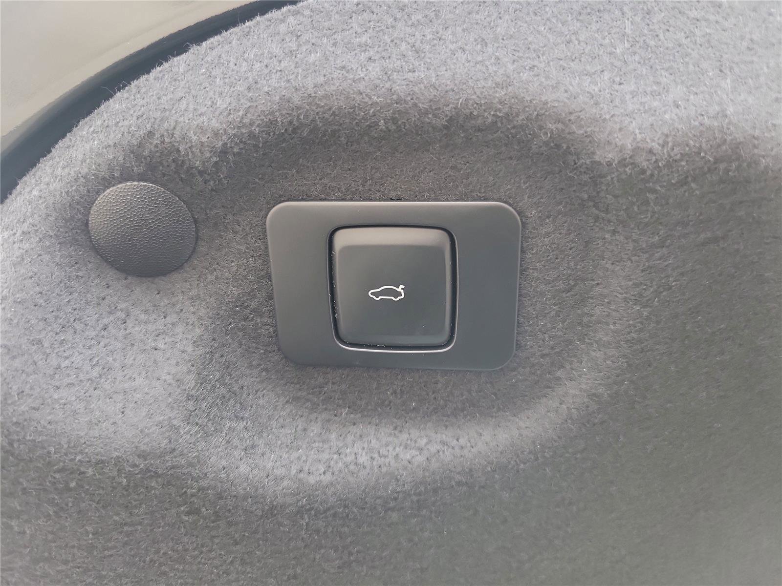 Used 2018 Lincoln MKZ Select w/ Technology Package FWD image 10