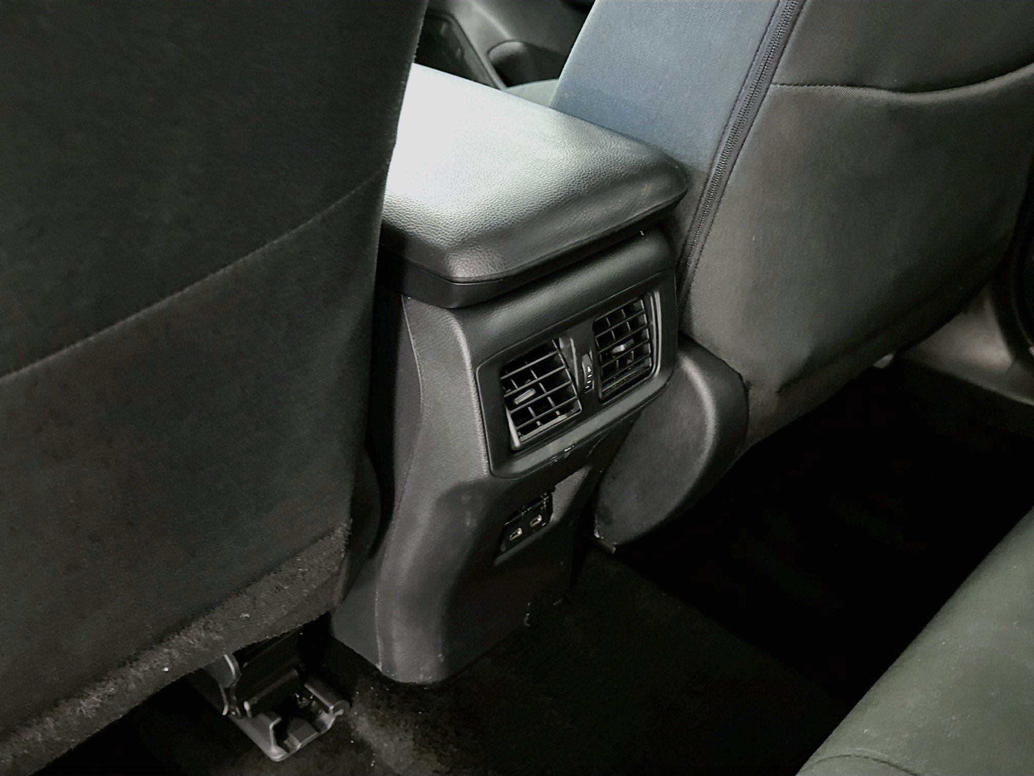 Used 2025 Toyota RAV4 XLE AWD/4WD image 28