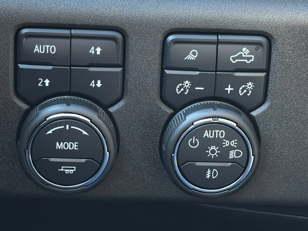 Used 2024 Chevrolet Silverado 1500 High Country AWD/4WD image 19