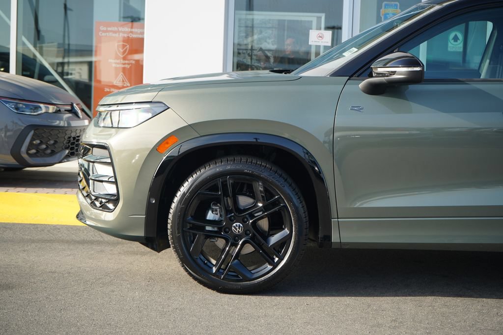 New 2026 Volkswagen Tiguan SE R-Line FWD image 2