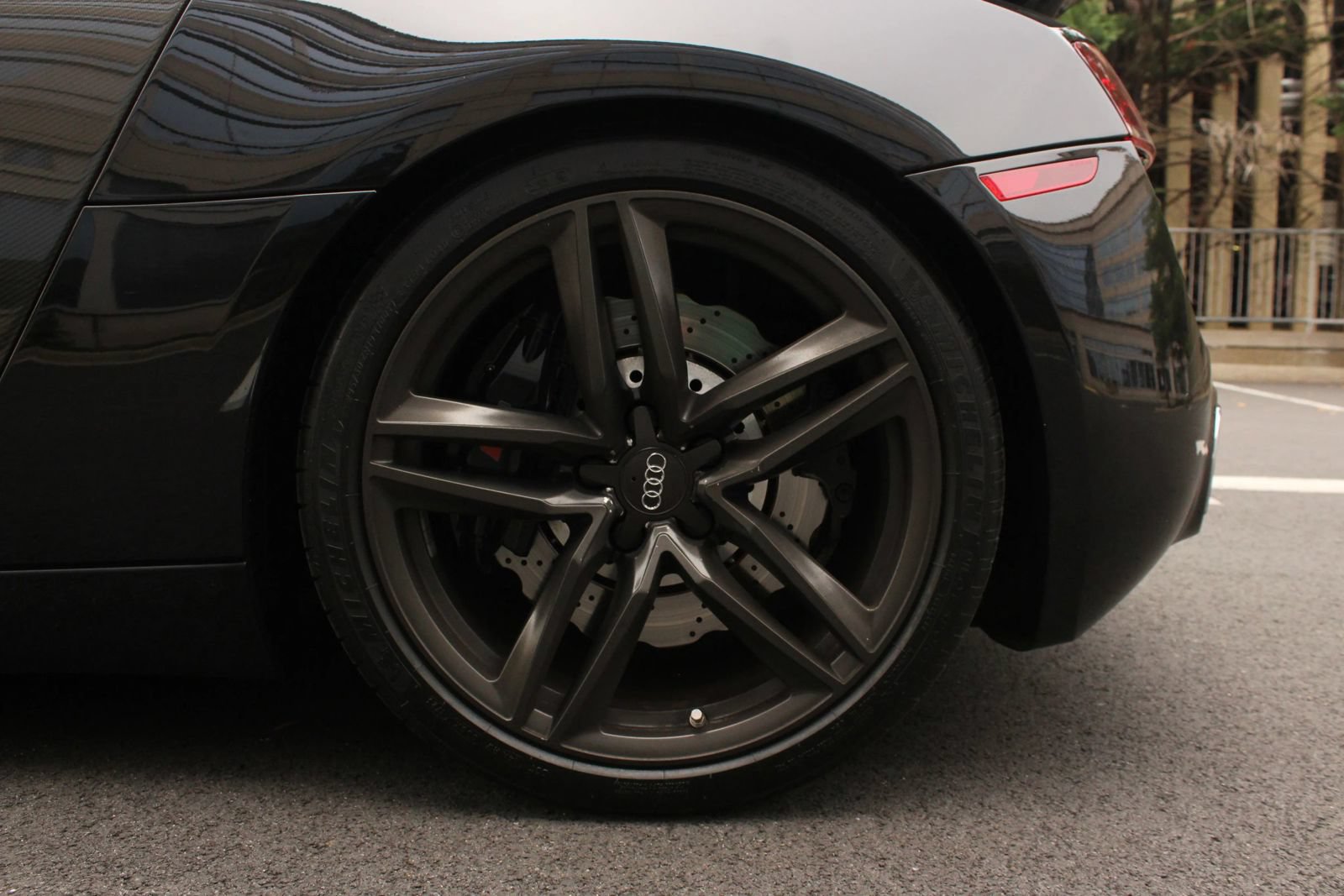 Used 2014 Audi R8 V8 w/ Enhanced Leather Package AWD/4WD image 18