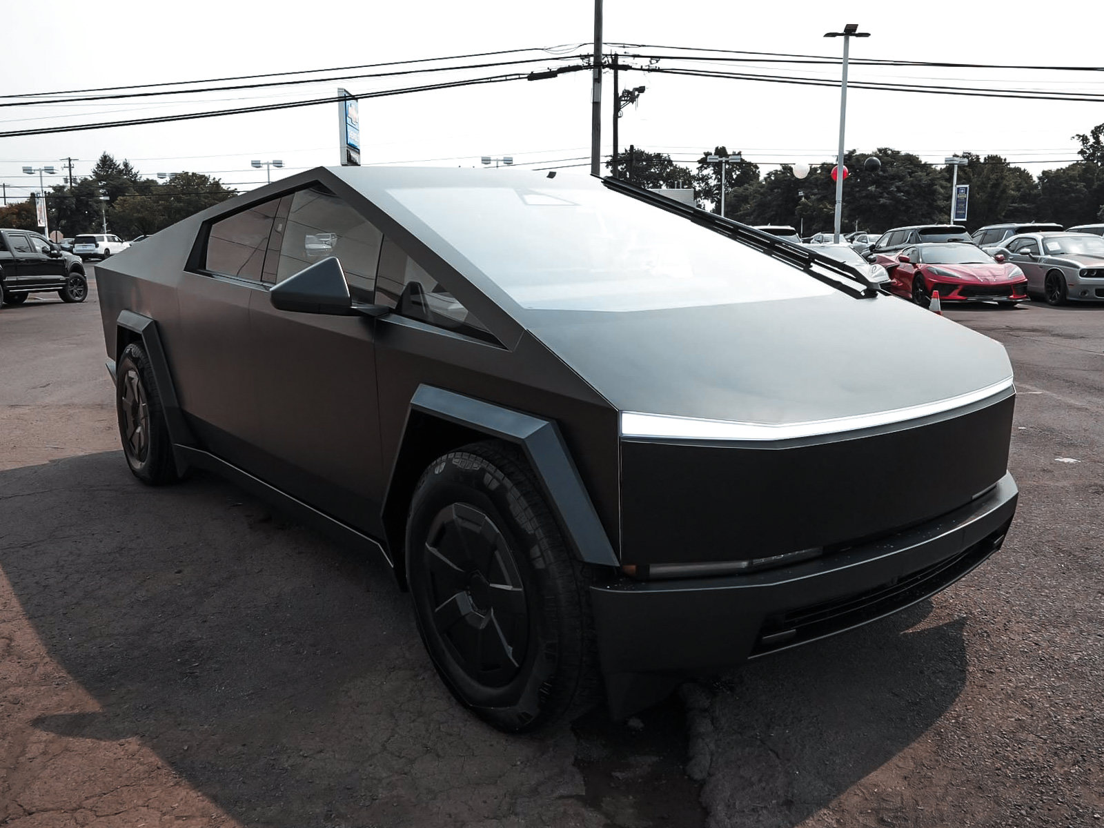 Used 2024 Tesla Cybertruck AWD Crew Cab image 3