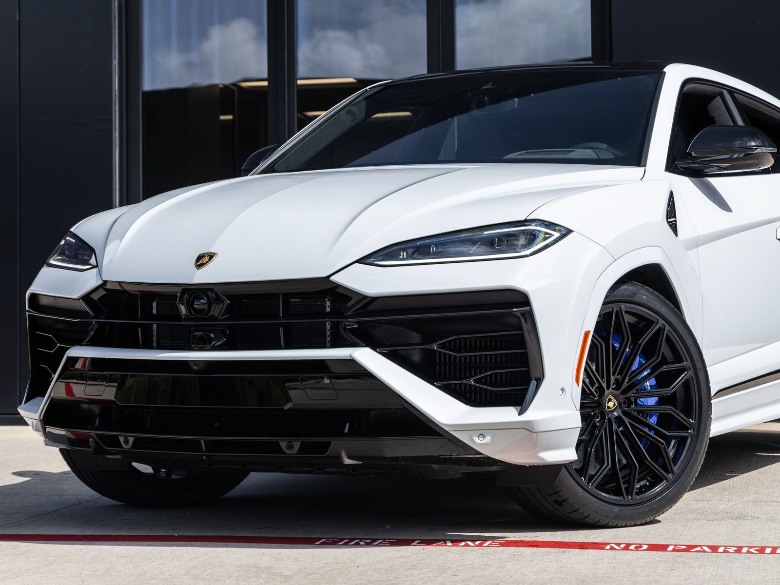 Used 2025 Lamborghini Urus S AWD/4WD image 3