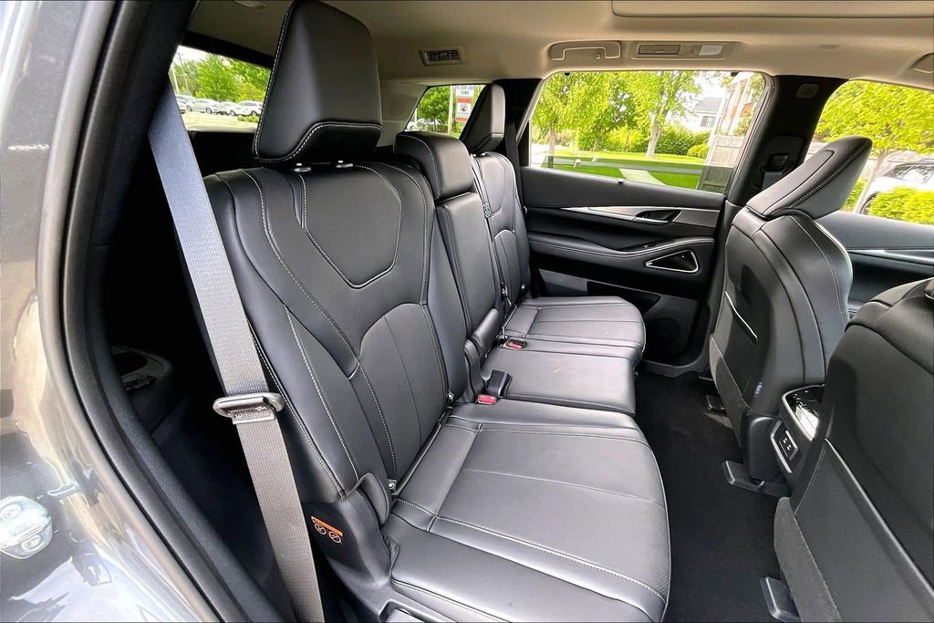 Certified 2026 INFINITI QX60 Luxe w/ Cargo Package AWD/4WD image 30