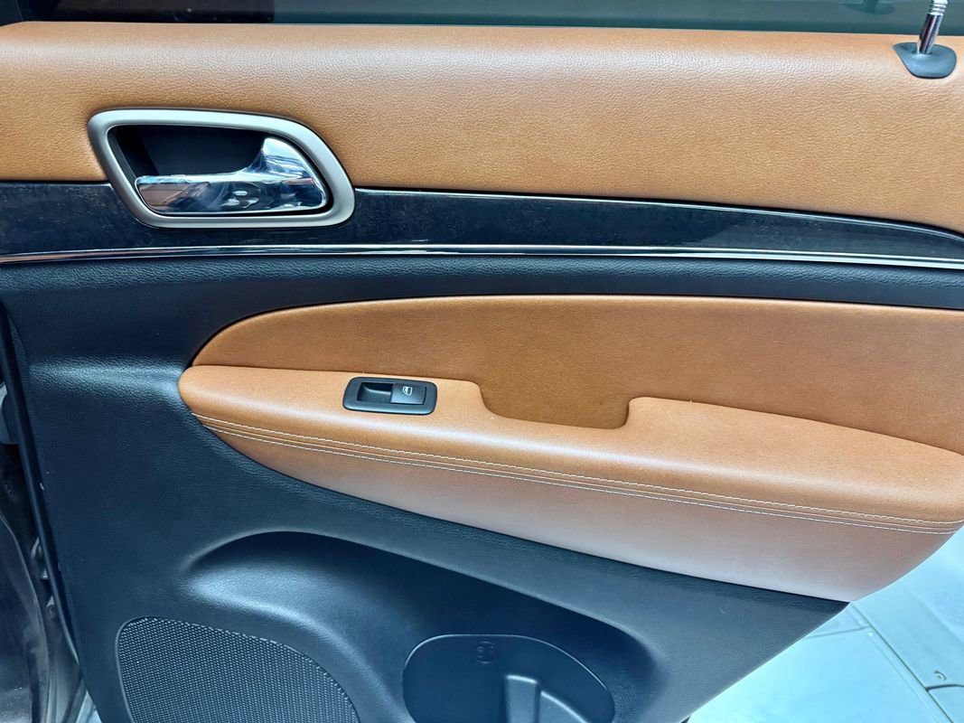 Used 2012 Jeep Grand Cherokee Overland Summit image 18