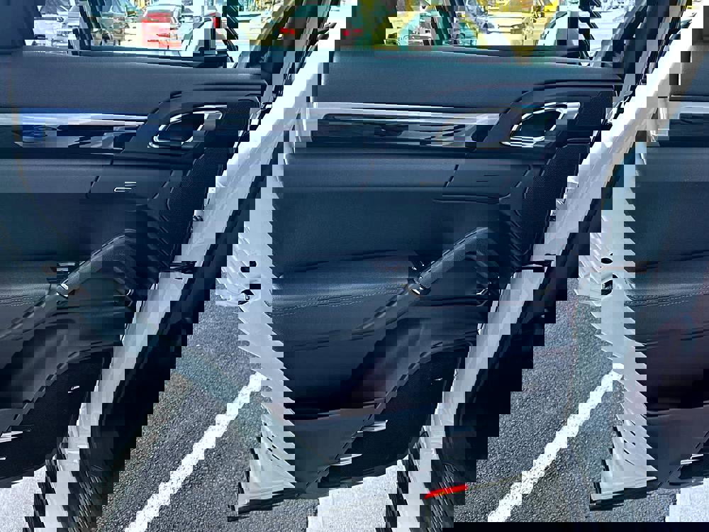 Used 2017 Porsche Cayenne Platinum Edition image 27