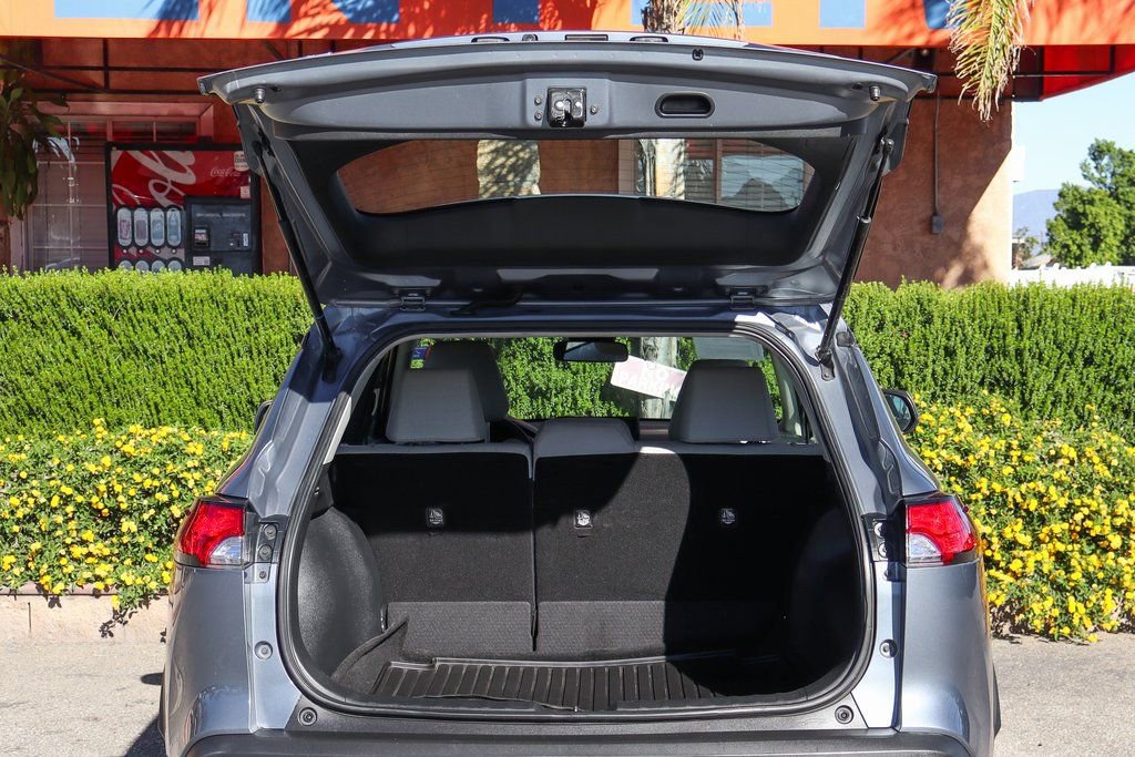 Used 2022 Toyota Corolla Cross L image 8