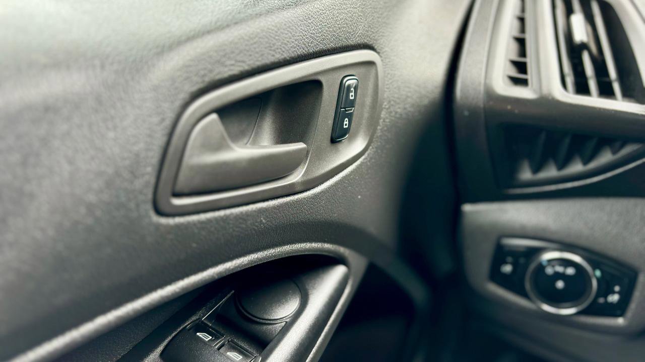 Used 2016 Ford Transit Connect XL FWD image 20