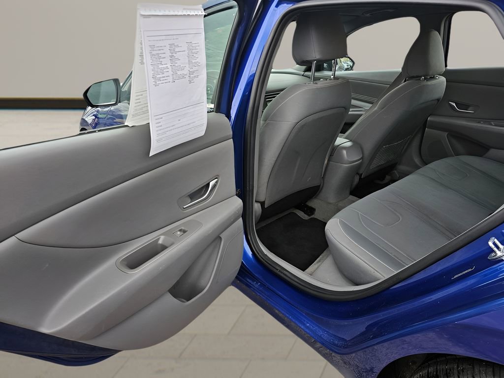 Used 2022 Hyundai Elantra SEL w/ Convenience + Premium Package FWD image 12