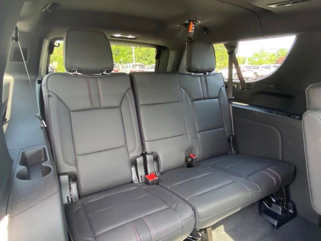 Used 2026 Chevrolet Suburban RST AWD/4WD image 25