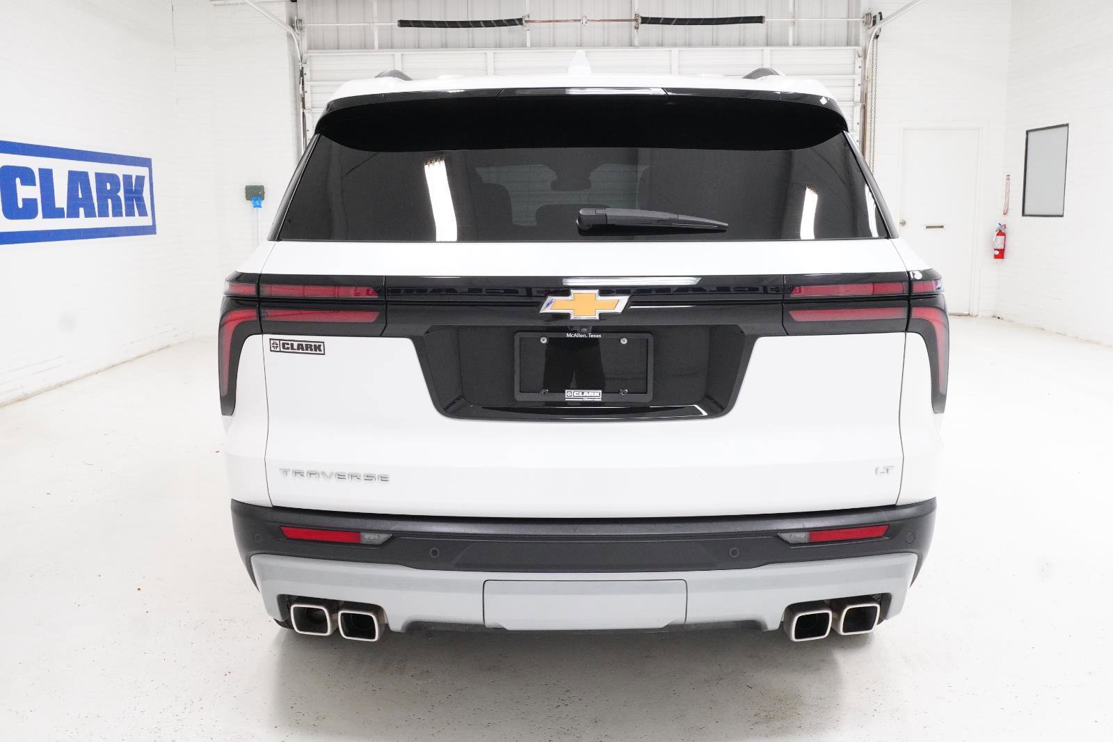 Used 2024 Chevrolet Traverse LT FWD image 7