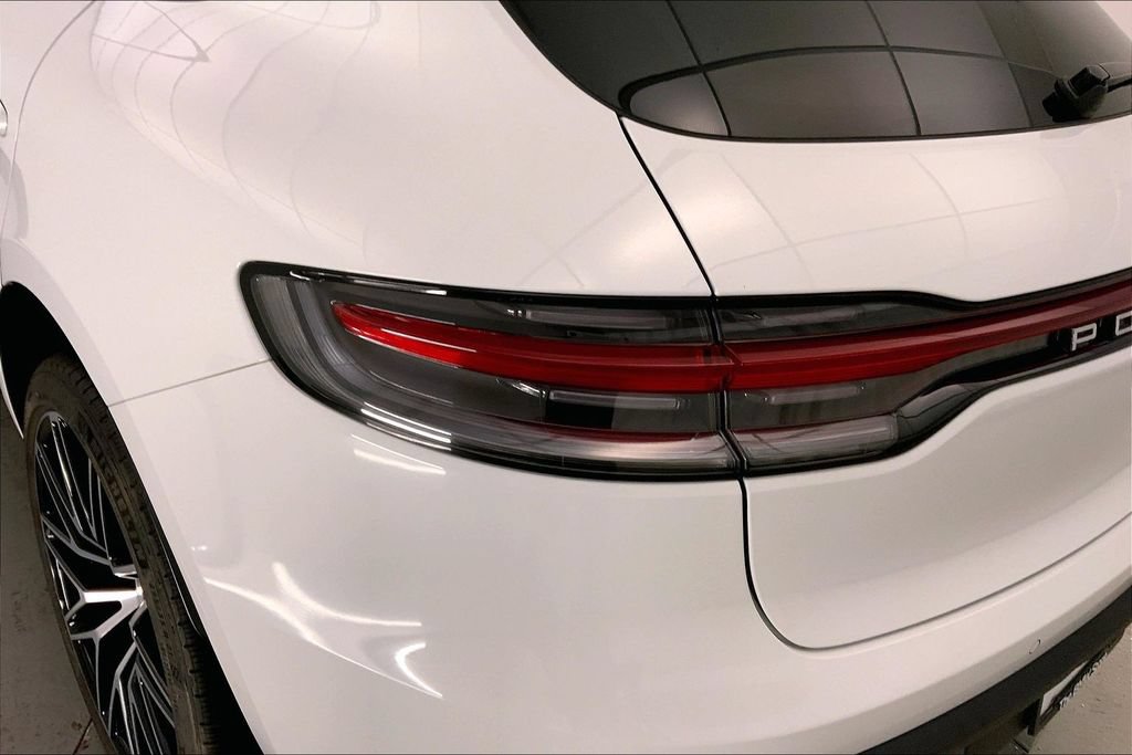 Used 2023 Porsche Macan AWD/4WD image 28