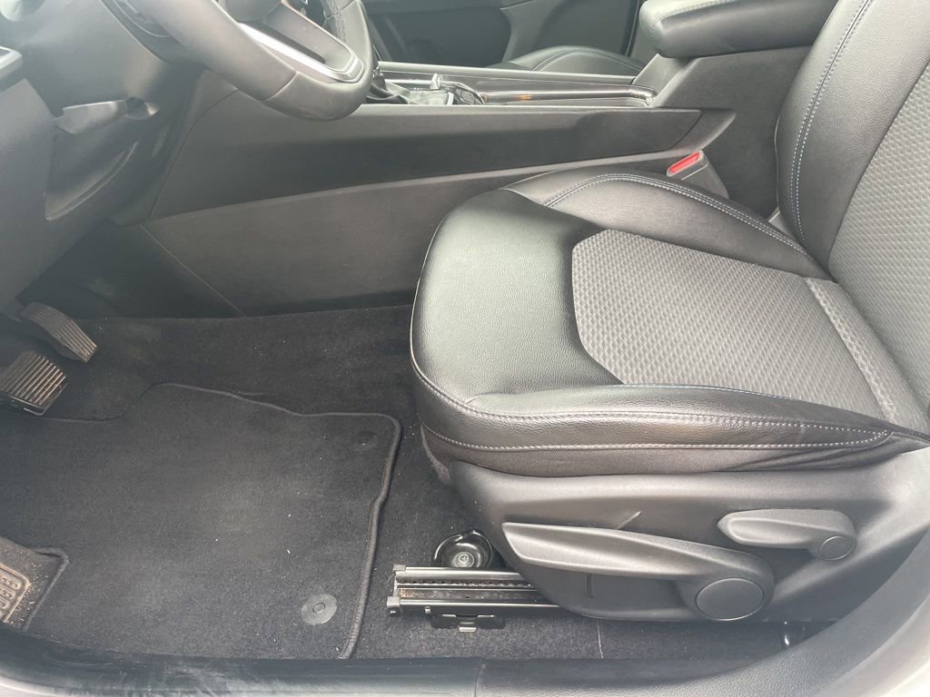 Used 2024 Jeep Compass Latitude image 11