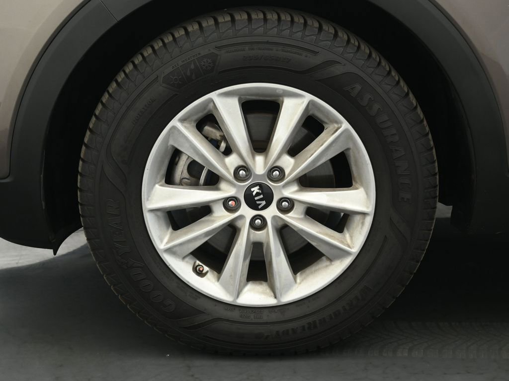 Used 2019 Kia Sorento LX image 24