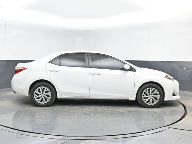 Used 2017 Toyota Corolla LE image 2
