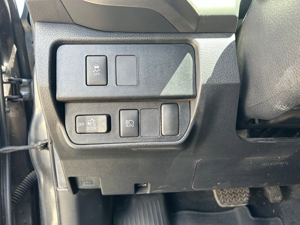 Used 2022 Toyota Tacoma SR5 AWD/4WD image 18