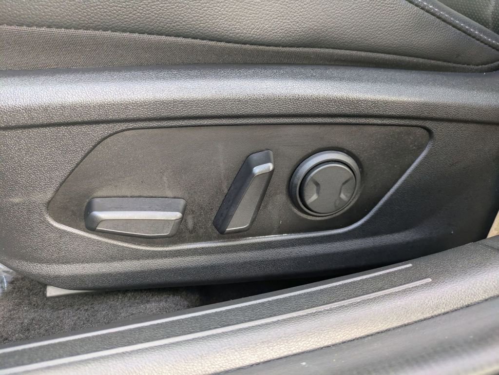 Certified 2025 Hyundai Elantra Limited image 15