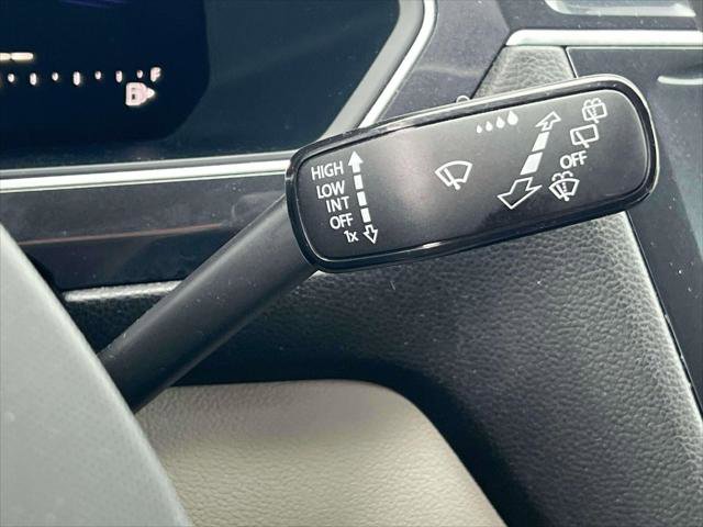 Used 2022 Volkswagen Tiguan SE R-Line image 25