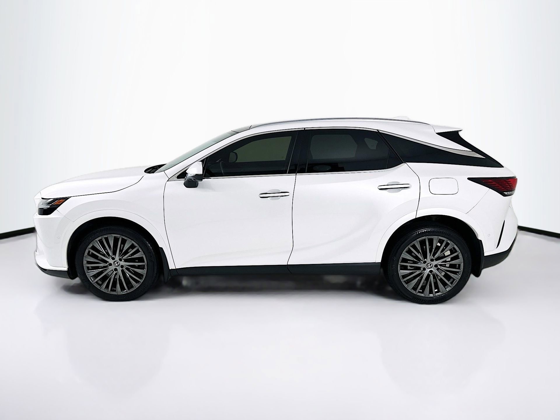 Used 2023 Lexus RX 350 FWD w/ Cold Area Package image 5