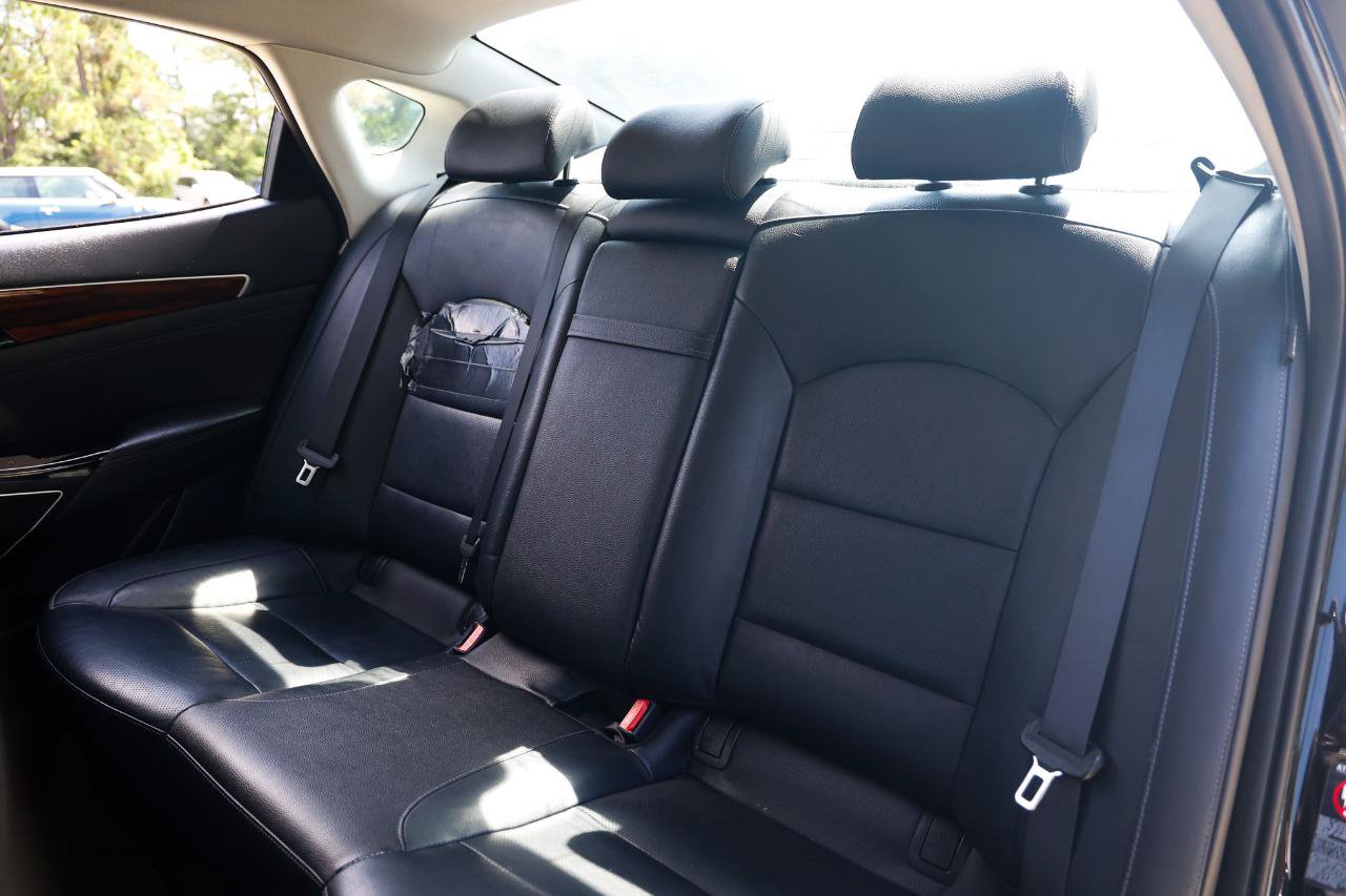 Used 2017 Kia Cadenza Premium w/ Luxury Package FWD image 8