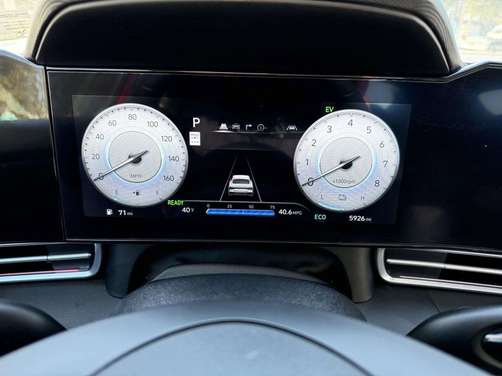 Used 2025 Hyundai Elantra Limited image 29