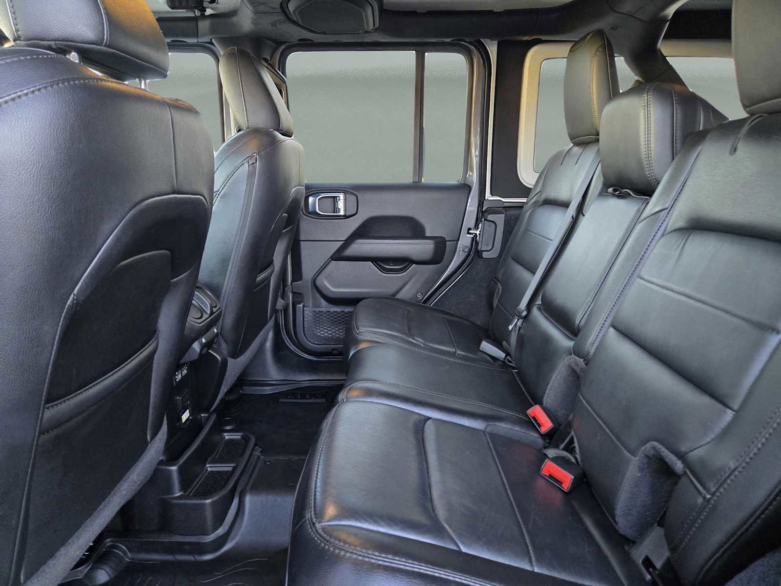 Used 2021 Jeep Wrangler Unlimited Sahara image 13