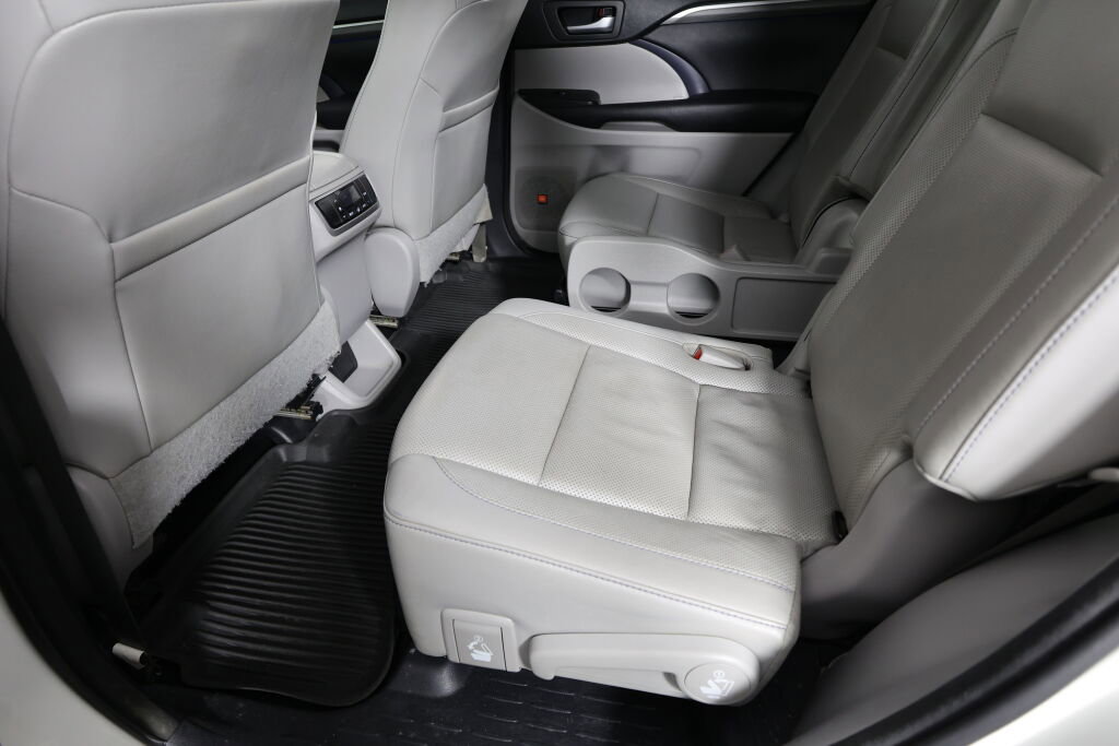 Used 2017 Toyota Highlander Limited image 17