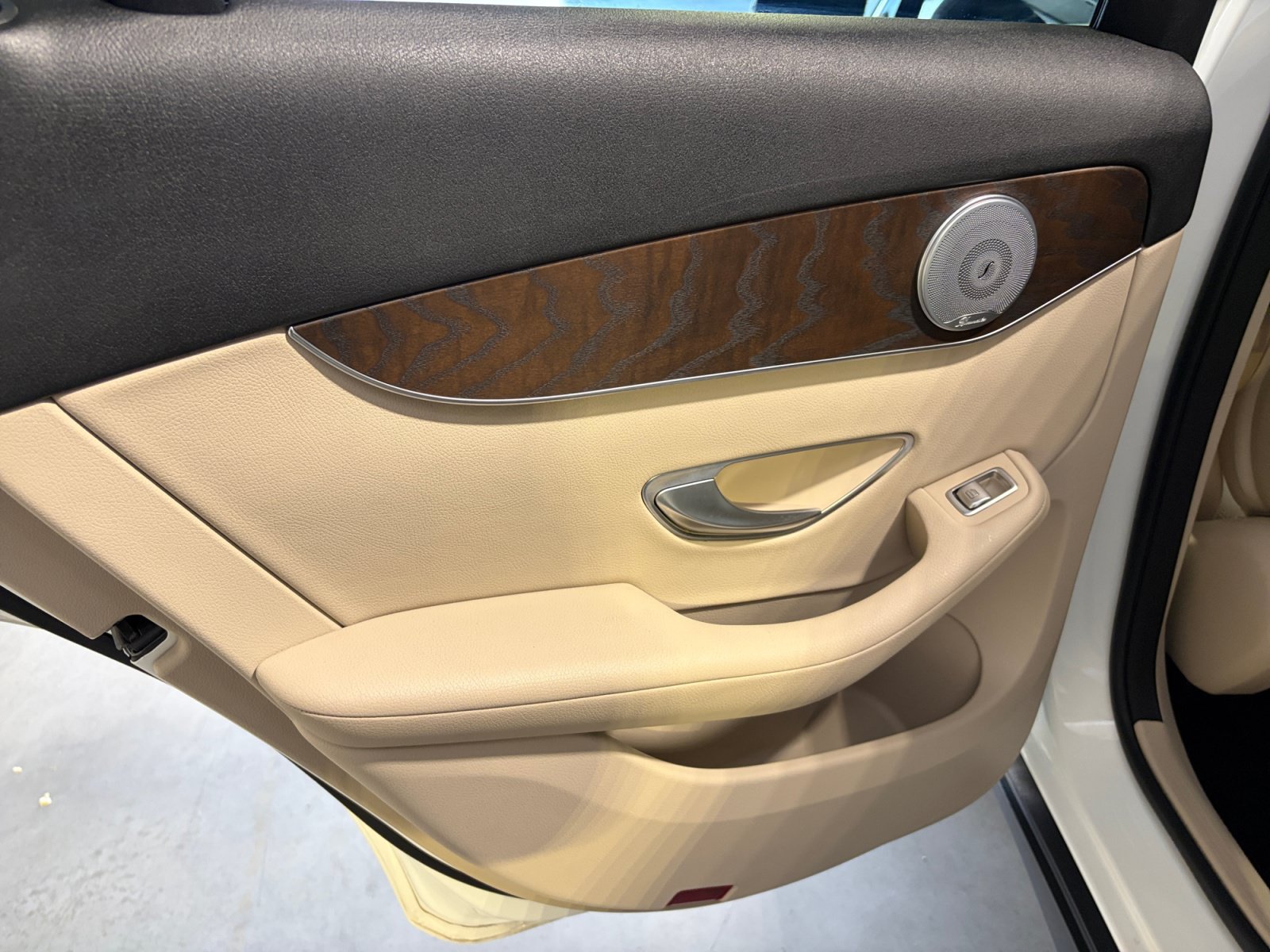 Used 2019 Mercedes-Benz GLC 300 4MATIC image 32