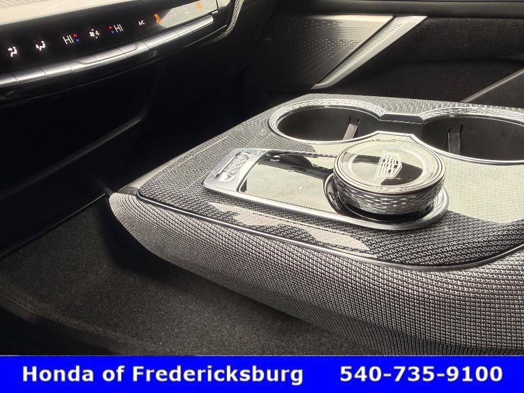 Used 2025 Cadillac Optiq Luxury 1 AWD/4WD image 40