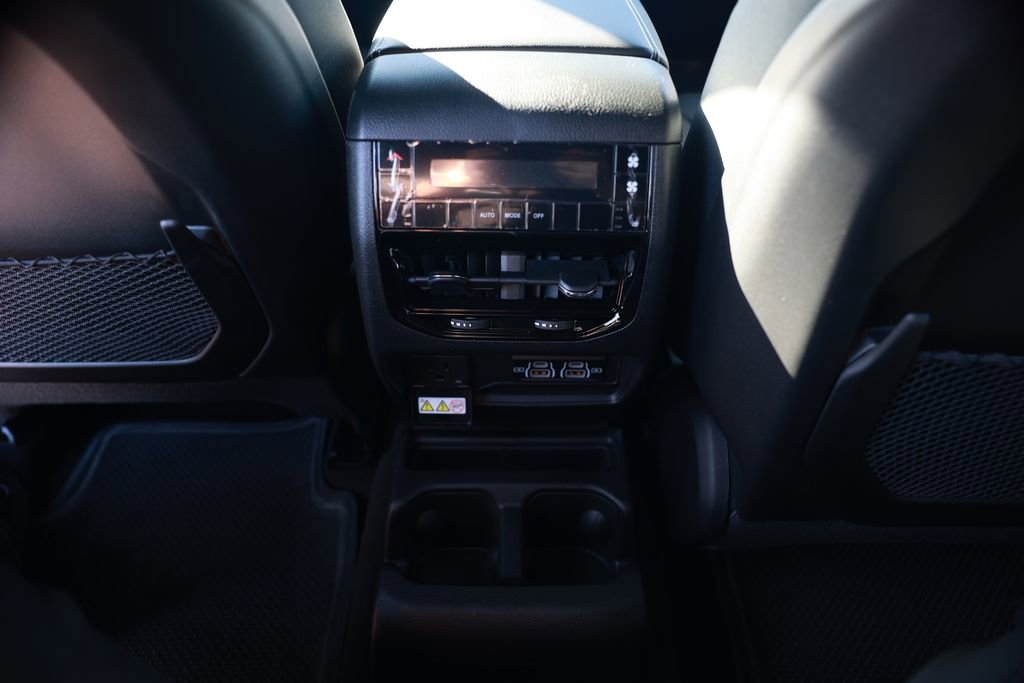 New 2025 Jeep Grand Cherokee L Limited image 28