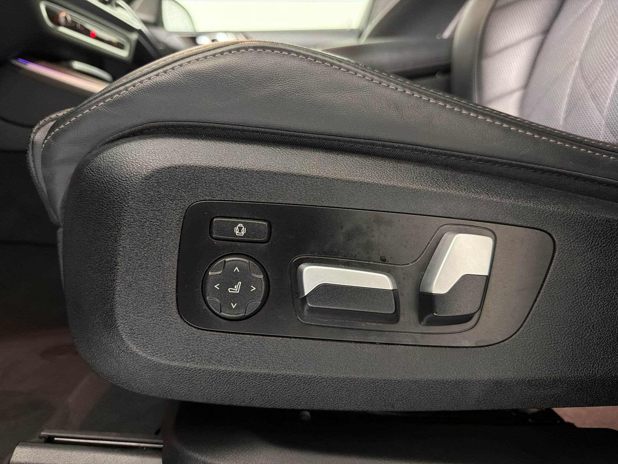 Used 2024 BMW X5 sDrive40i w/ Premium Package RWD image 8