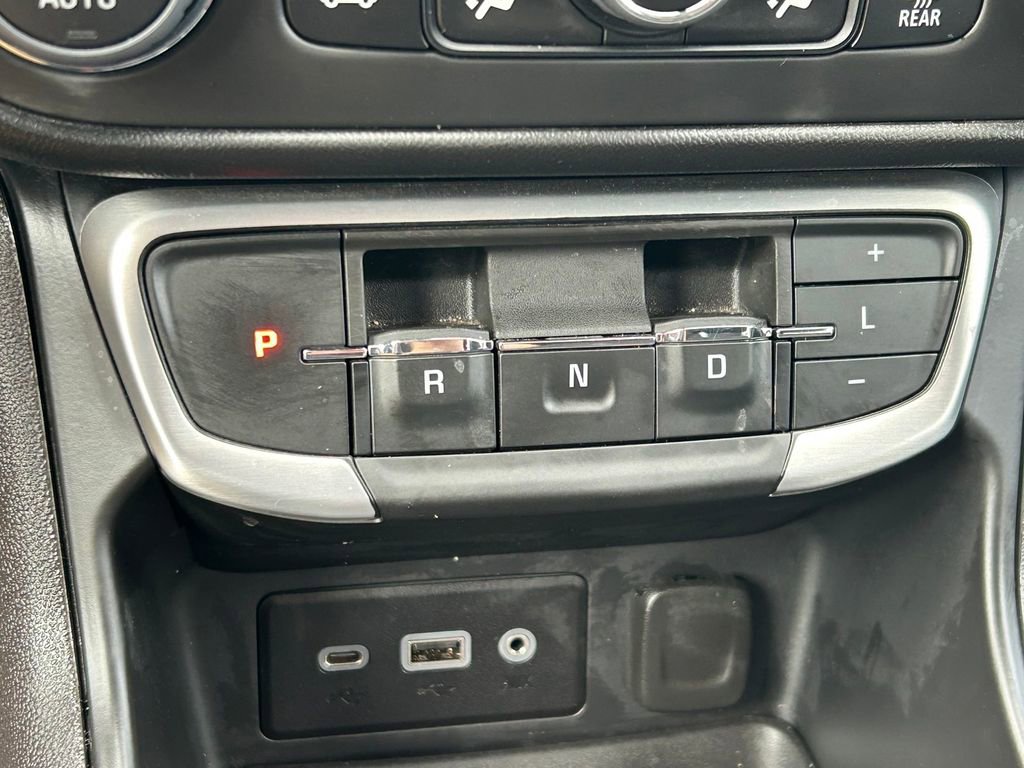 Used 2024 GMC Terrain SLE w/ Driver Convenience Package image 29