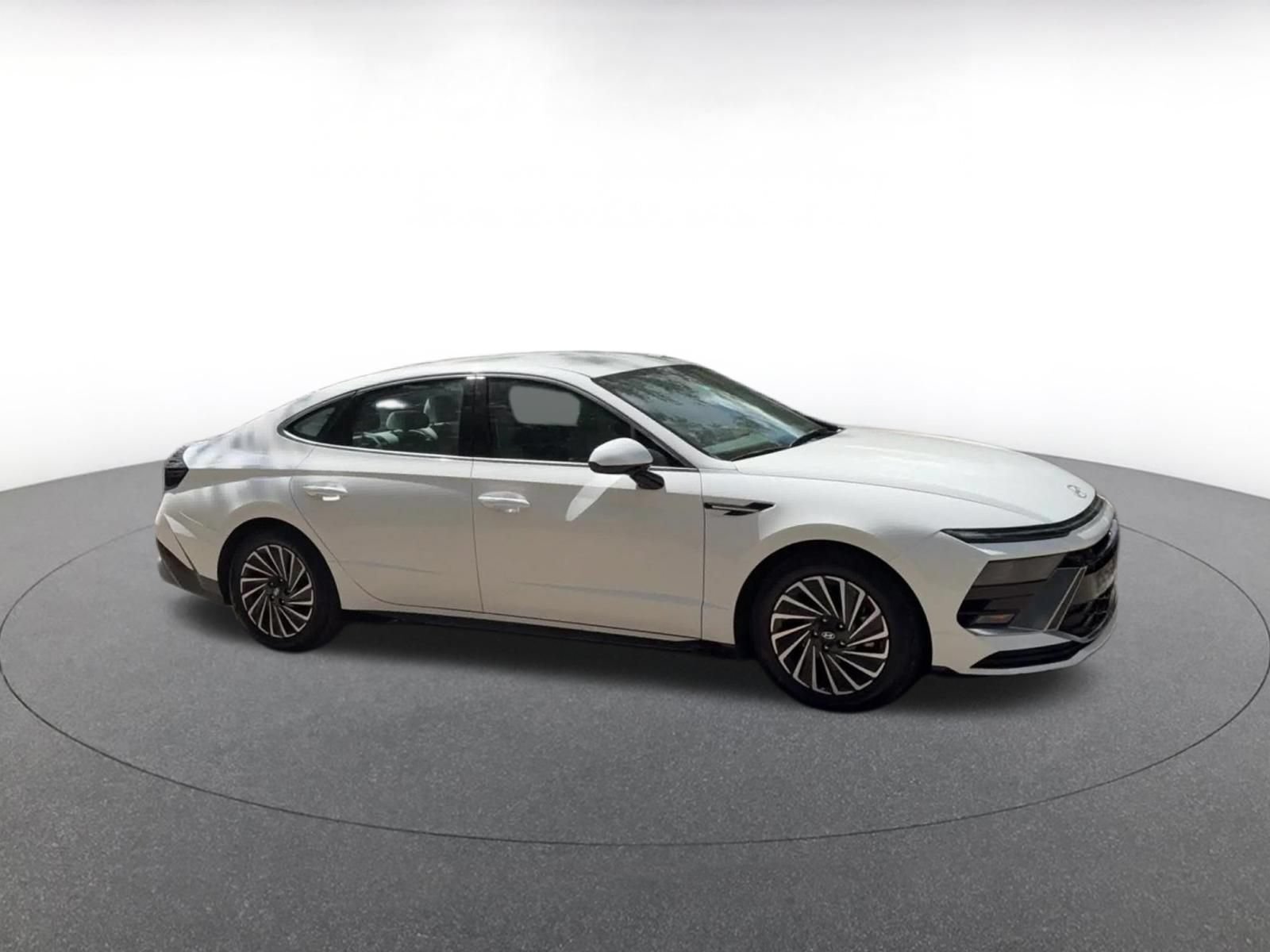 Used 2025 Hyundai Sonata SEL FWD image 2