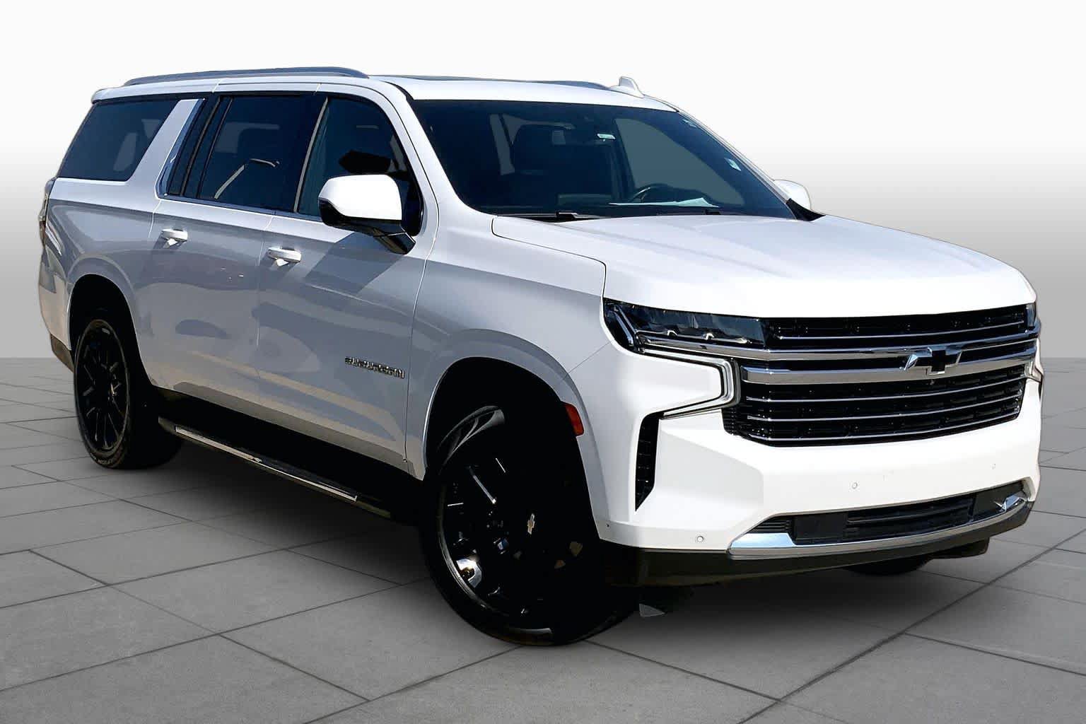 Used 2022 Chevrolet Suburban LT w/ LT Signature Package AWD/4WD image 3