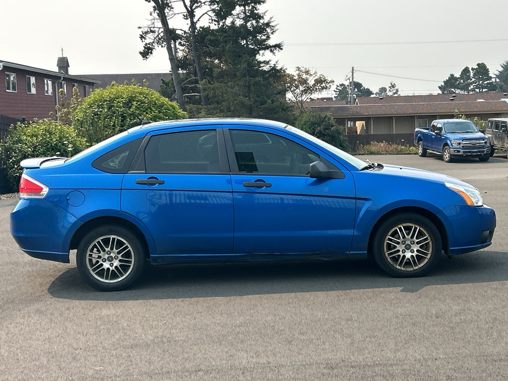 Used 2010 Ford Focus SE FWD image 6