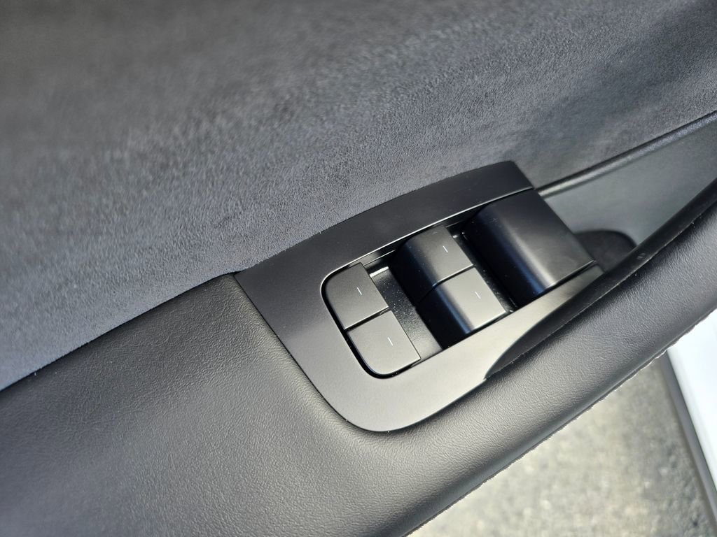 Used 2023 Tesla Model Y Performance image 19