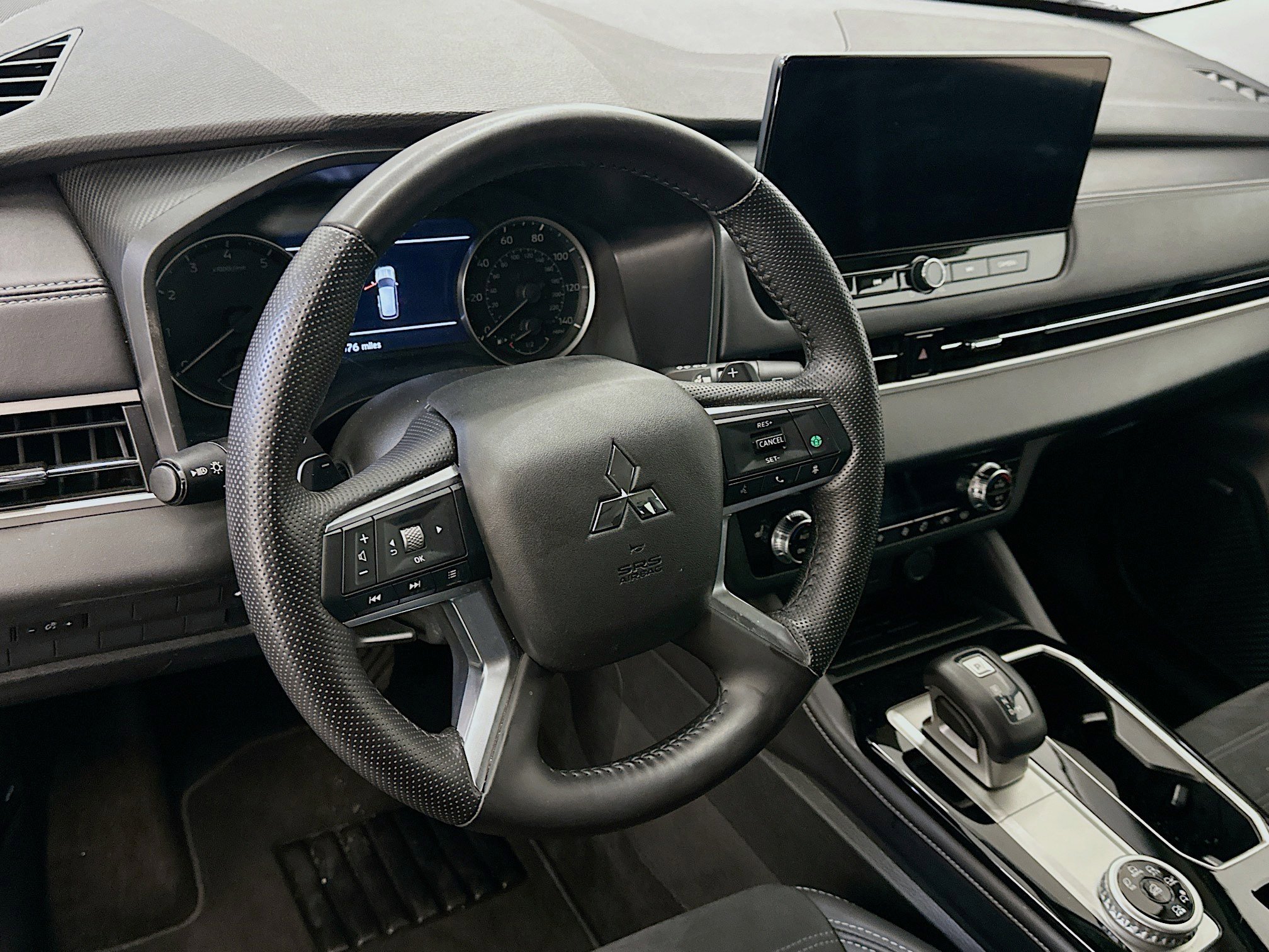 Used 2025 Mitsubishi Outlander SE image 18