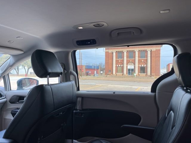 Used 2024 Chrysler Pacifica Touring-L image 43